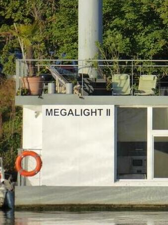 Megalight II