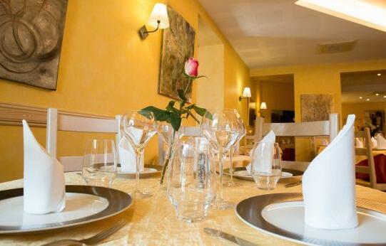 Hotel Restaurant de la Poste Saint-Marcel-d'Urfe - Photo3
