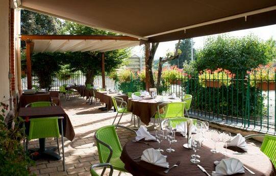 Hotel Restaurant de la Poste Saint-Marcel-d'Urfe - Photo4