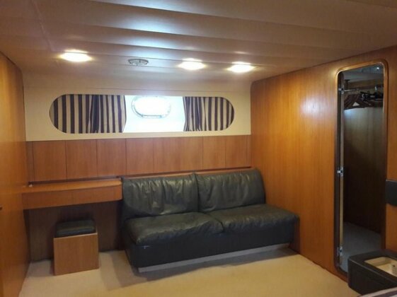 Yacht IPSUM - Photo3