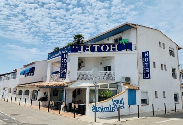 Hotel Les Palmiers En Camargue