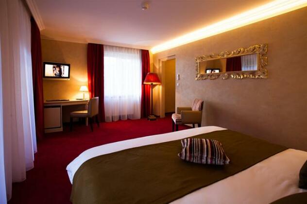 Les Violettes Hotel & Spa BW Premier Collection - Photo4