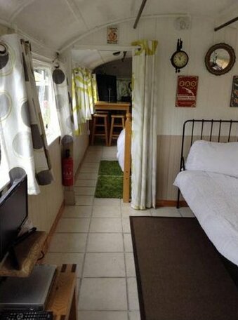 Bed and breakfast Lakeside Vintage French bus - Photo3