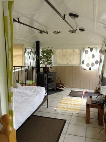 Bed and breakfast Lakeside Vintage French bus - Photo5