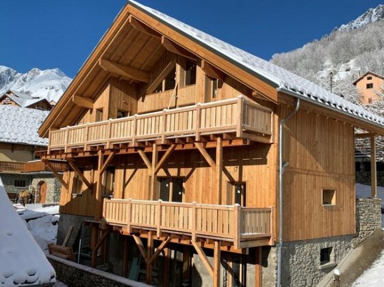 Chalet Opaline