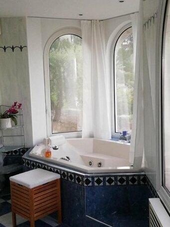 2 Bedroom B&B With A View - Photo4