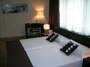 Hotel Plazaola Villeneuve-d'Olmes - Photo3