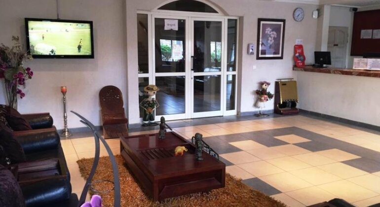 Hotel Hibiscus Blvd Triomphal - Photo4