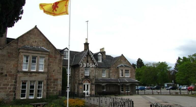 Huntly Arms Hotel