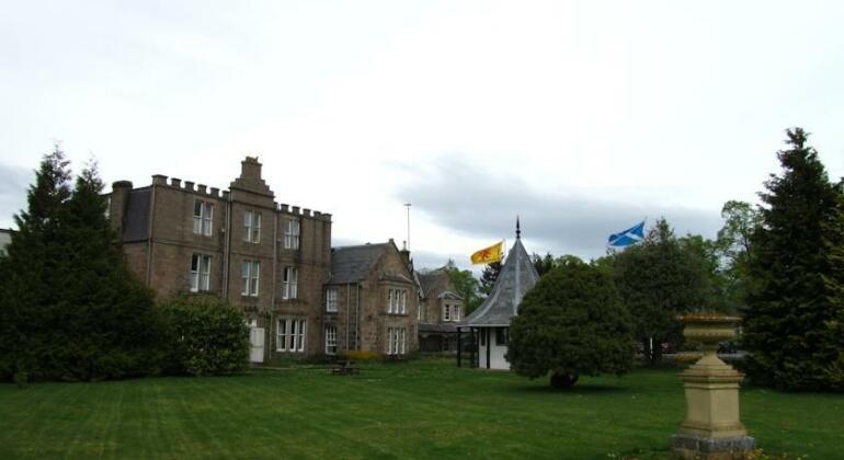 Huntly Arms Hotel - Photo2