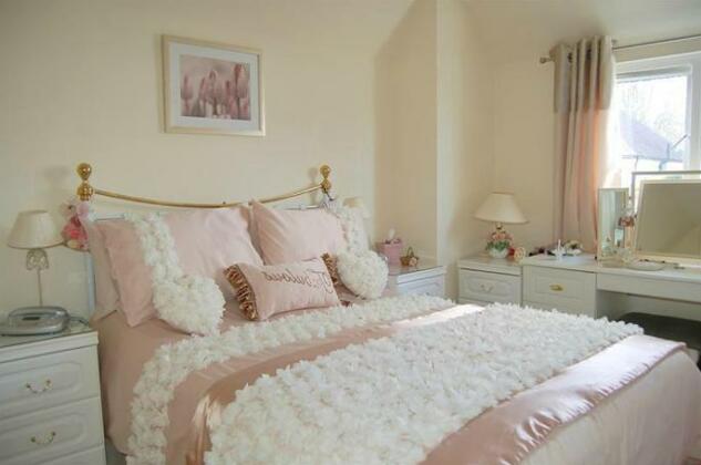 Mayfield Bed and Breakfast Addlestone - Photo2