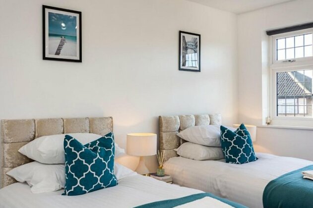 Luxury 3 Bedroom House in Aveley Thurrock - Photo3