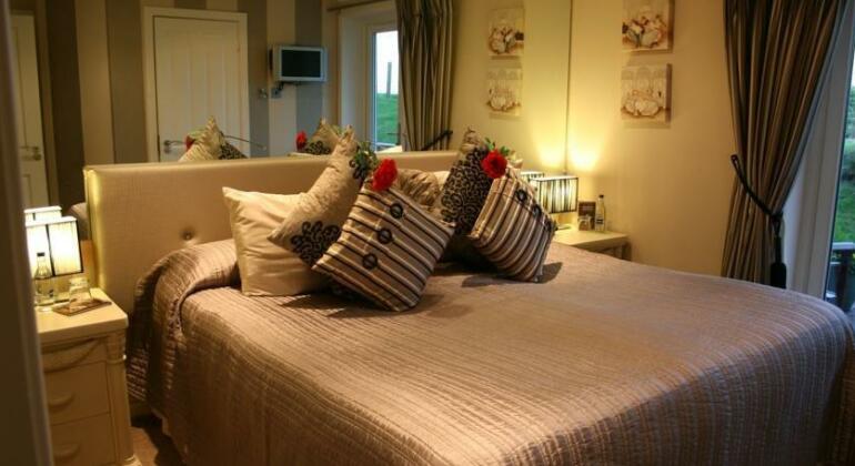 Ayrs and Graces - Luxury Bed and Breakfast - Photo5