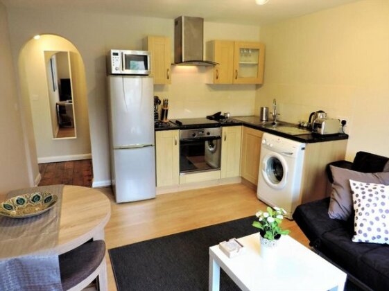 1 Bed Bagshot Pennyhill Accommodation - Photo3