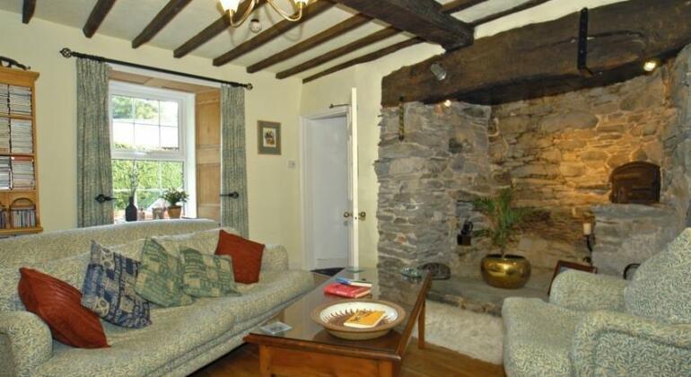 Frondderw Country House Bed & Breakfast - Photo4