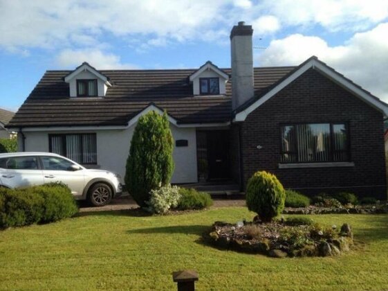 Tara House Ballycastle - Photo2