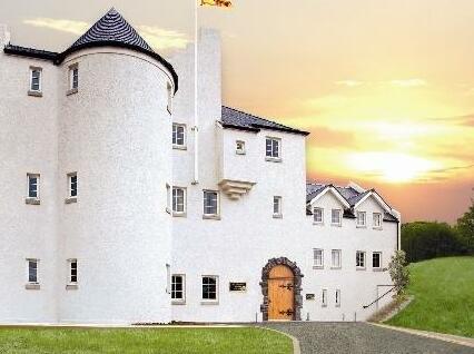 Glenskirlie House And Castle