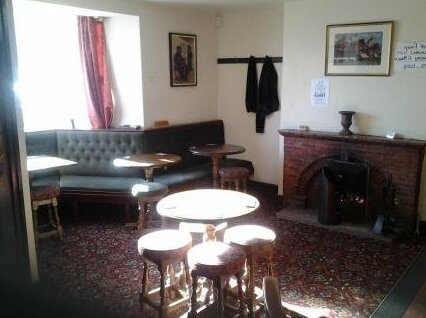 The Commercial Hotel - Photo2