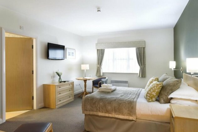 Burntwood Court Hotel - Photo4