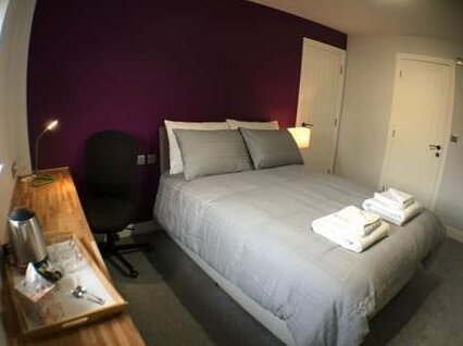 Springfield House Serviced Accommodation by Saffatel