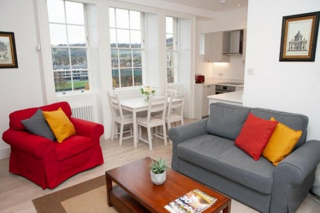 Bright 1 Bedroom Apartment With Views in Bath - Photo2