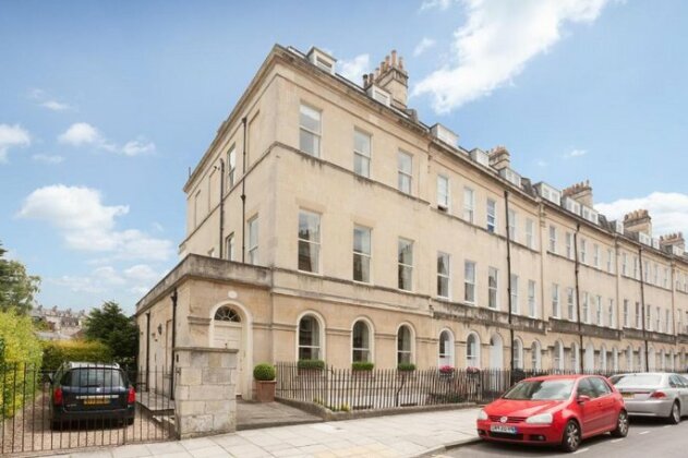 Luxurious Apartment Central Bath - With Parking
