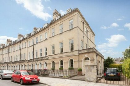 Luxurious Apartment Central Bath - With Parking