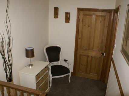 Number Six Self Catering House - Photo3