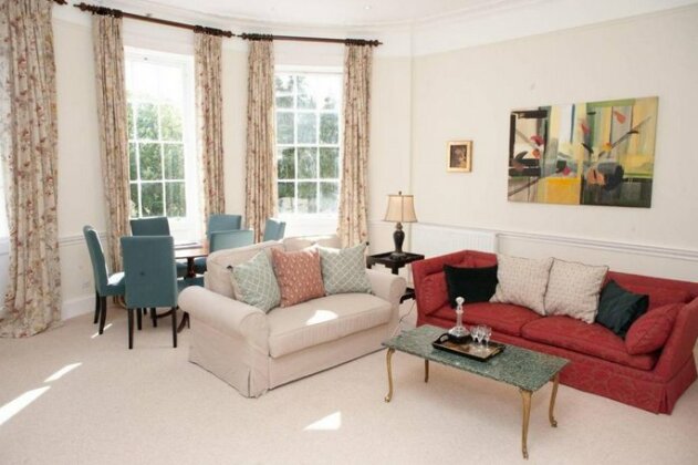 Spacious 2 Bedroom Apartment in Old Crescent - Photo2