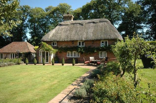 The Thatched Cottage - Photo2