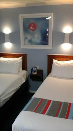 Travelodge Beaconsfield Central - Photo5