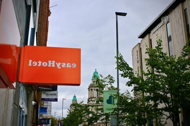 Easyhotel Belfast - Photo2