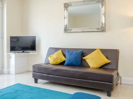 Giant Serviced Apartments - Photo5