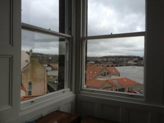 Flat With Lovely Views - Photo2