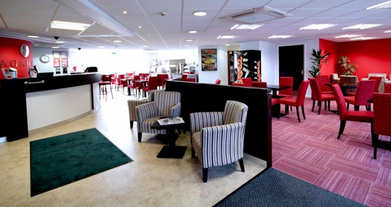 Ramada London Stansted Airport - Photo3