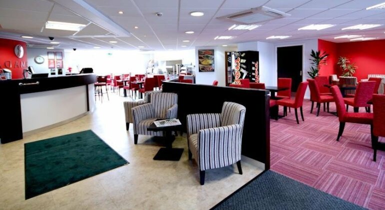 Ramada London Stansted Airport - Photo4