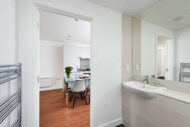 Contemporary and Stylish 1BR flat - Photo5