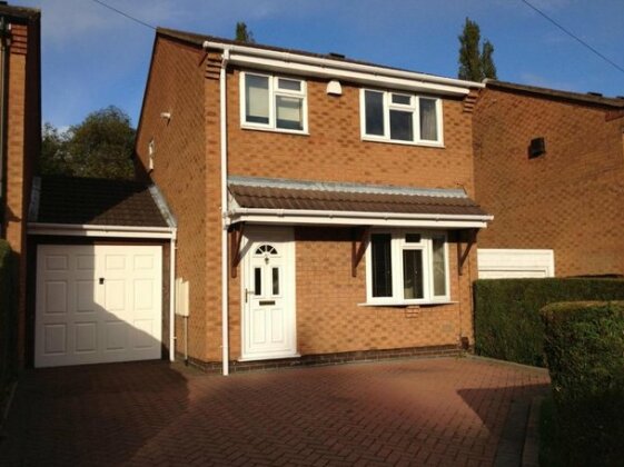 Cosy 3 bed detached house Birmingham