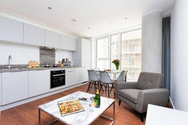 Luxurious and Bright 2BR City Centre Apartment - Photo2