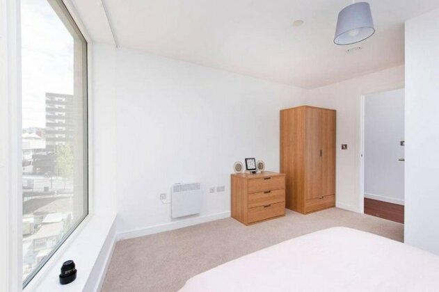 Luxurious and Bright 2BR City Centre Apartment - Photo5