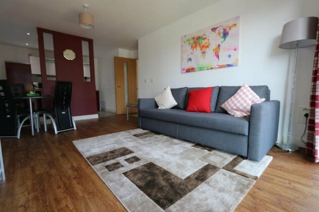 Modern One Bed City Centre Apartment in Southside - Photo2