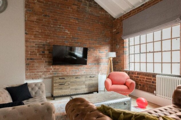 The Warehouse Loft - Trendy Converted Warehouse 3BDR - Photo2