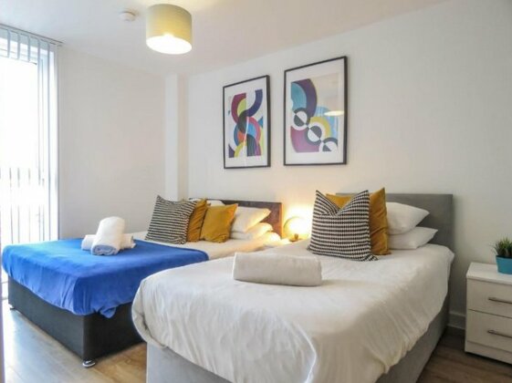 Tudors Estates Canal Side Apartments Two Bedrooms - Photo4