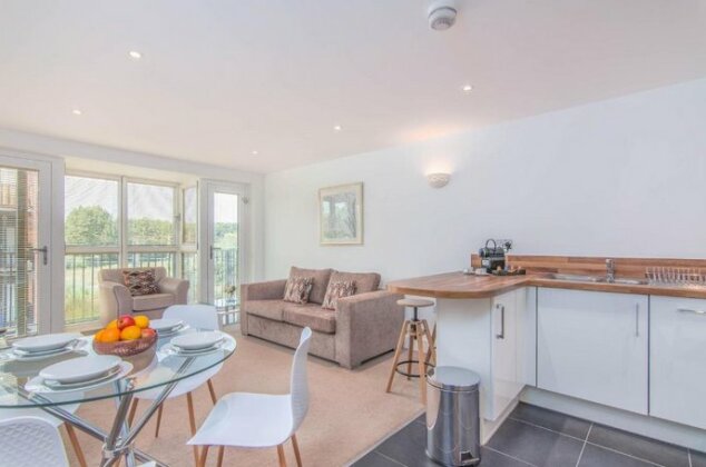 Executive Apartment near Stansted Airport - Photo2