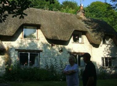 Cheney Thatch Bed and Breakfast Swindon