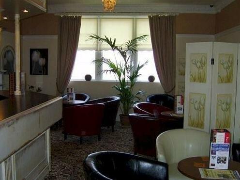 The Chimneys Hotel - Photo2
