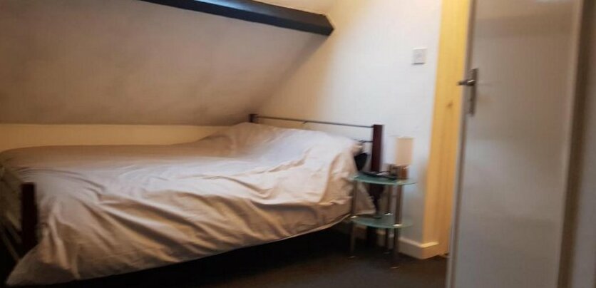 1 Bed Loft Flat Self Contained - Photo2