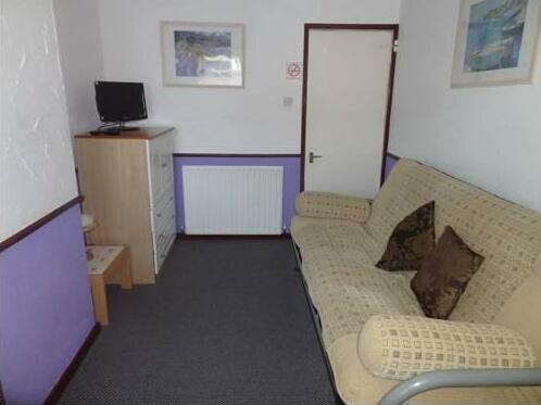 Lindisfarne Holiday Apartments - Families & Couples Only - Photo4