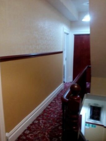 Lynmoore Guest House - Photo2