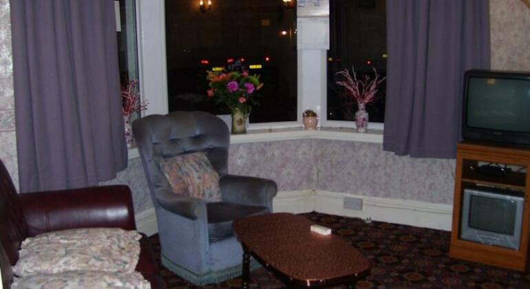 St Andrews Guest House Blackpool - Photo2